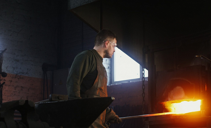 Загрузчик-выгрузчик термоантрацитовых печей